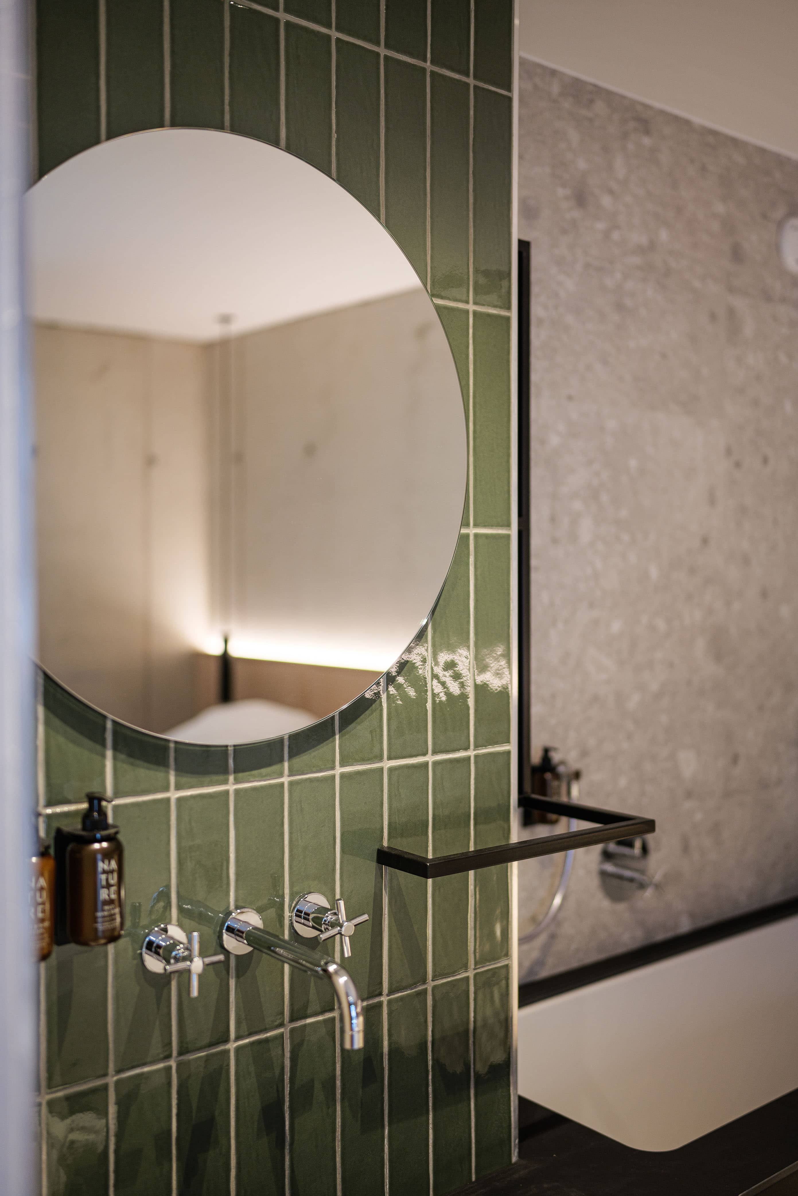 Bathtub in bedroom - Apartment in Oetz, Tirol