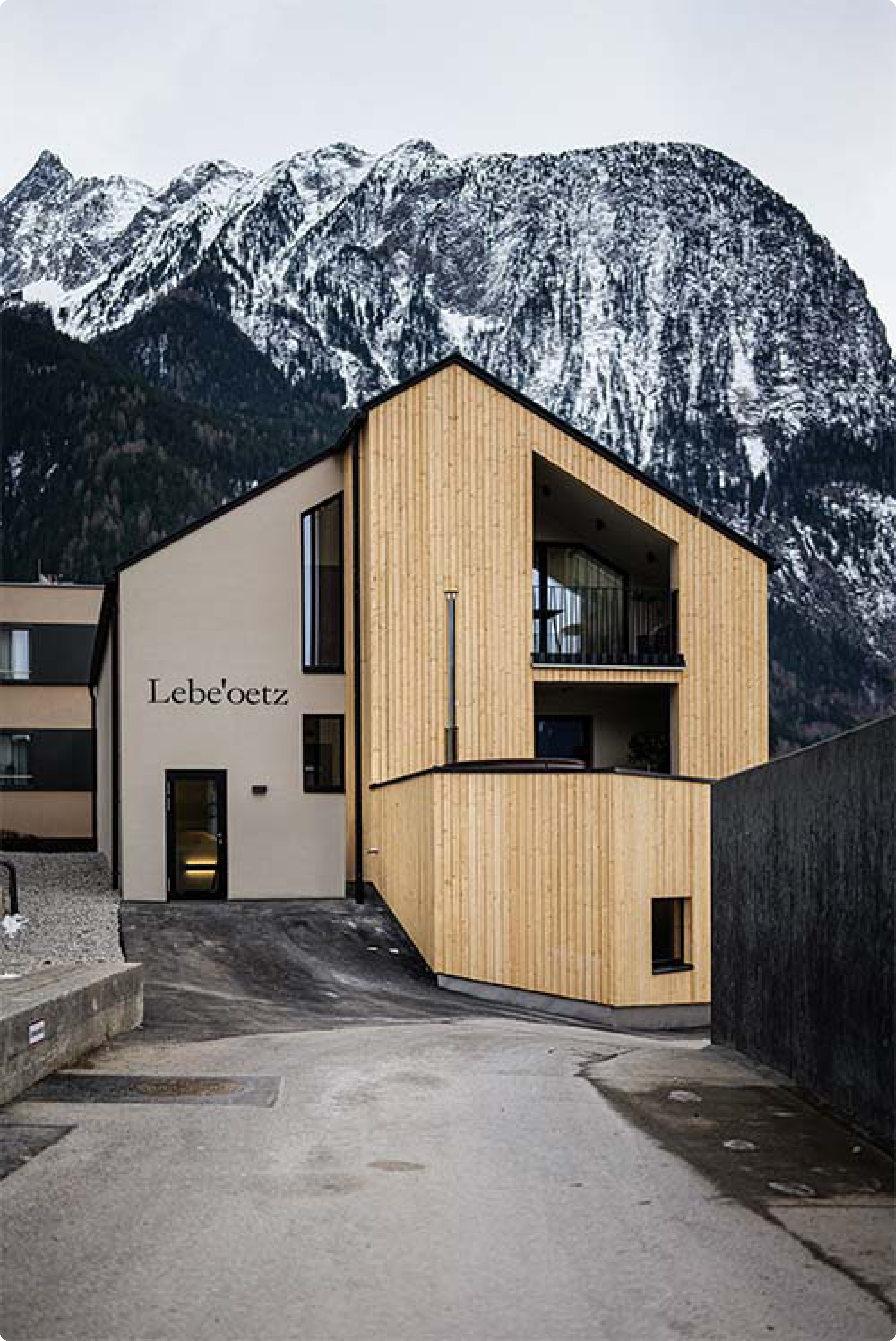 Apartment house Lebe'oetzApartment house exterior view - book unforgettable vacation in Ötztal now